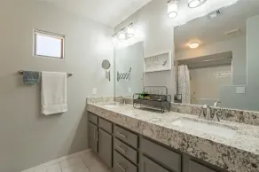Perfect for long-term stay, heated Pool, Spa, Gym  - Image 4