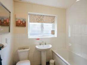 Tranquil lodge with sea views. - Image 2