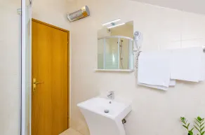 Pansion Costeria - Habitación Doble con balcón y vistas a la ciudad - 1 o 2 camas - Image 3