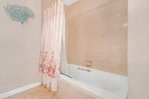 Relaxing townhome in private marina. Pool, tennis & close to Coco Plum Beach. - Image 4