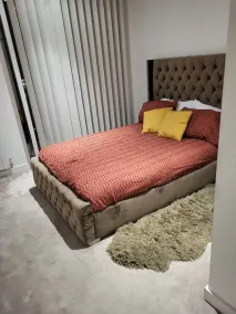 Stylish 2 bed Apartment - Image 5