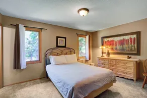 Lake trail access, shops nearby, serene home - Image 5