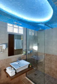 Your ideal holiday in Hersonissos in a Villa with a private pool and jacuzzi. - Image 3