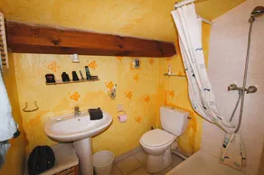 Cottage for 8 people in a private residence with a pool in Carqueiranne - Image 3