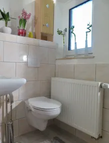 Cozy apartment with nearby hiking trails - Image 2