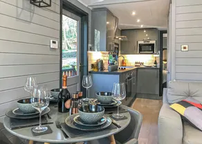 Superb contemporary one bedroom lodge with one double. - Image 5