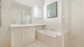 Dolphin Waters - Waterfront Delight - Holiday Yamba - Image 2