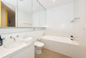 Debonair Townhouse - 150 metres to beach! - Image 3