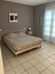 Vid foten av Mont Ventoux rymliga hus stor uppvärmd pool och vacker trädgård - Image 5