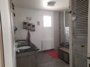 Appartement T2 Dans Maison Calme Avec Piscine - Image 3