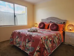Luxurious & Stylish home - 10 Mins from Freemantle & Fiona S. Hosp & Murdoch Uni - Image 5