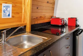 Onetangi Forest Chalet - Image 4