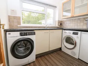 WILLOWAY, pet friendly, country holiday cottage in Benllech - Image 3