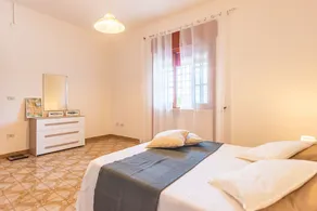 Villa de plage avec piscine privée - entourée d'un grand jardin verdoyant et paisible - Image 4