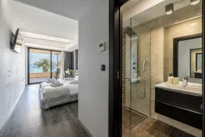 Sea View Luxury Rooms Seven of Nine - Image 3