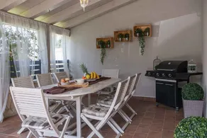 Villa mit Pool und schönem Garten - Image 4