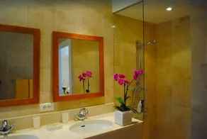 Beautiful Villa overlooking the bay with heated pool & A/C short walk to the Sea - Image 2
