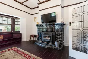 4 bedroom stone home walking distance to the best restaurants - Image 3