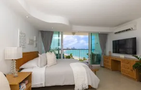 Oceanfront Oasis: Beach Studio with Sunset Views & Parking – 5 Mins from SJU - Image 5