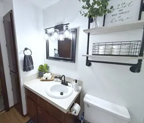 Beckwith Bungalow - Mins from Downtown & Local Favorites, Updated, Modern - Image 4