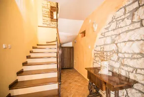 Private and secure 5000 sqm garden, pool, children's playground, only 9 km from the sea - Image 2