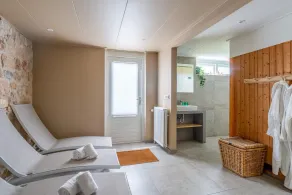 Luxury 10-person family villa - Image 2