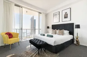 Stunning 3BR, 42nd Floor Skyhome - Breathtaking views! - Image 4