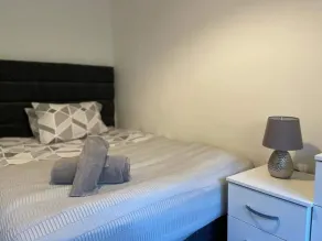 Tidy and Secure Contractor Housing *free parking* - Image 3