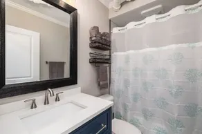 Quietude Place · Stylish 2 Bedroom House with Full Kitchen near HPU - Image 2