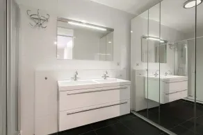 Modern apartment with a great view - Image 3