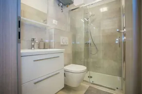 Holiday home with air conditioning and terrace in the city centre - Image 5