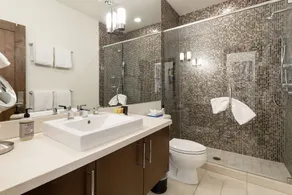 Charming Condo, Slope Views, Pool & Hot Tub, Walk to Lifts - Image 5