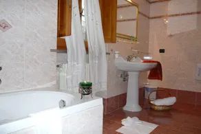 Independent Pretty Tuscan Home 8/14 guest,Pool A.C WI.FI, Garden Family &friends - Image 2