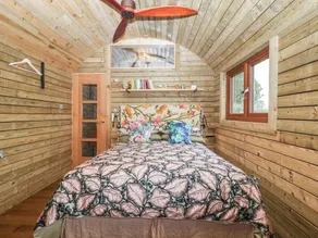 Under the Oak Tree Shepherd's Hut - Image 3