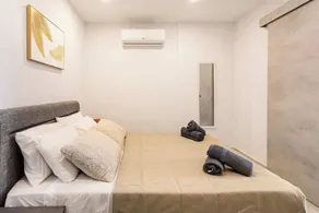 FL4 Top Floor 1BR Studio with Cute Terrace by Holi - Image 4