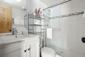 Family Getaway | King Bed | Rec Center Access | Near Village, Trails & Lake - Image 2