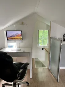 Pet-friendly accommodations near water and restaurants. - Image 2