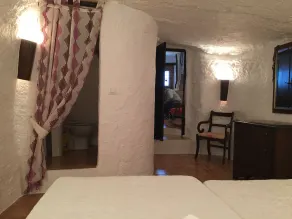 Cave House med en spektakulär utsikt över byn och över till Sagra - Image 5