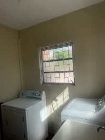 Spacious downstairs apartment 5min walk to the beach - Image 3