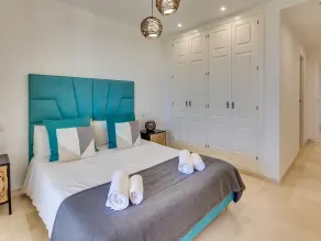 Luxurious Apartment on Marbella's Golden Mile with Tropical Gardens and Pool - Image 5