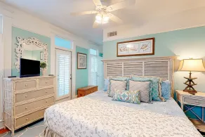 Charleston-style cottage w/ lovely decks, steps to the beach & pools - Image 5