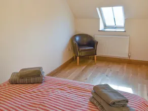 2 bedroom accommodation in Cwm Cyfnal - Image 5