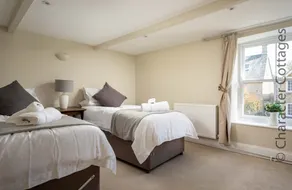 HIGH RIDGE, pet friendly, with open fire in Milton-Under-Wychwood - Image 5