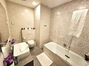 Stylish 3 BR with 2 terraces and parking - Image 3