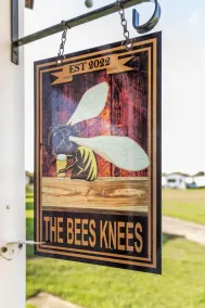 The Bee's Knees - Image 4