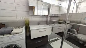 WATERFRONT HOUSE SLEEPS 8 - Image 2