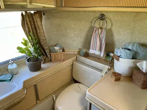 Vintage Airstream on Iconic Sugar Ridge Road - Image 5