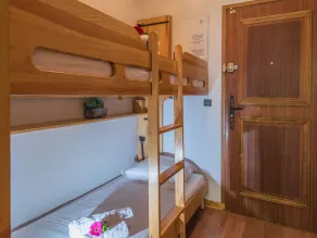 Bright studio near slopes, pets allowed - Image 4