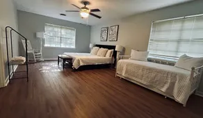 *King* Bed In Heart of City Close to the Reservoir - Image 4