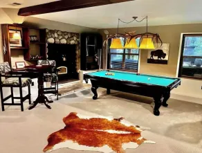 Custom, Spacious Lake-Front Log Cabin Estate: Hot Tub Shuffleboard & Pool Table - Image 2